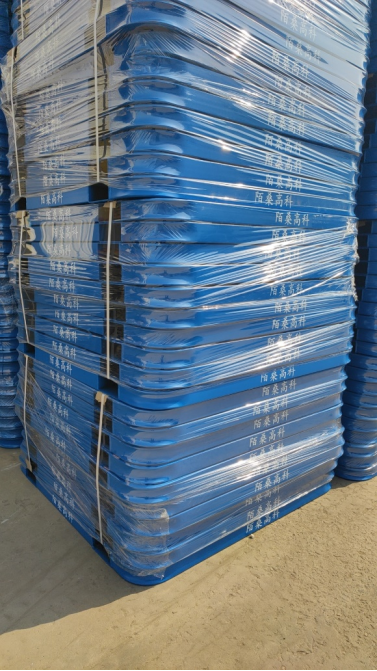 Stackable metal pallets with standard packaging