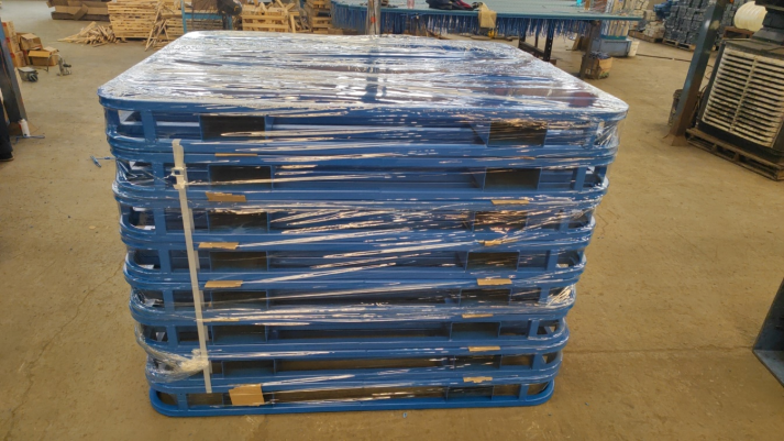 Stackable racks packaged for shipping