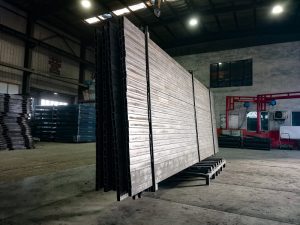 Secure Float Glass Storage: No-Tip Rack Design
